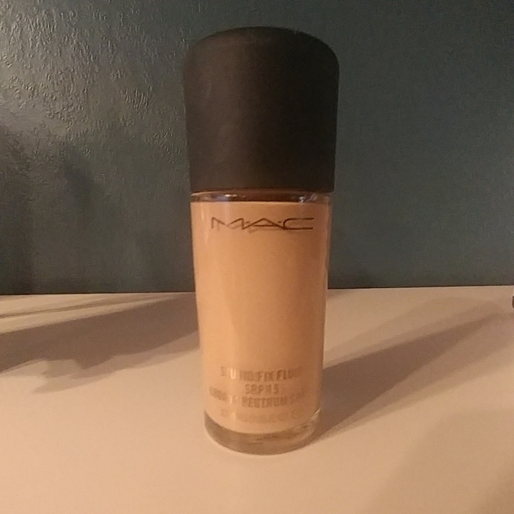 Mac Studio fix fluid MAC foundation color is N5